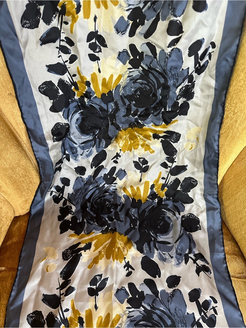 Vintage 60s Vera Neckerchief Silk Hand Rolled Made in Japan Scarf - Picture 4 of 6